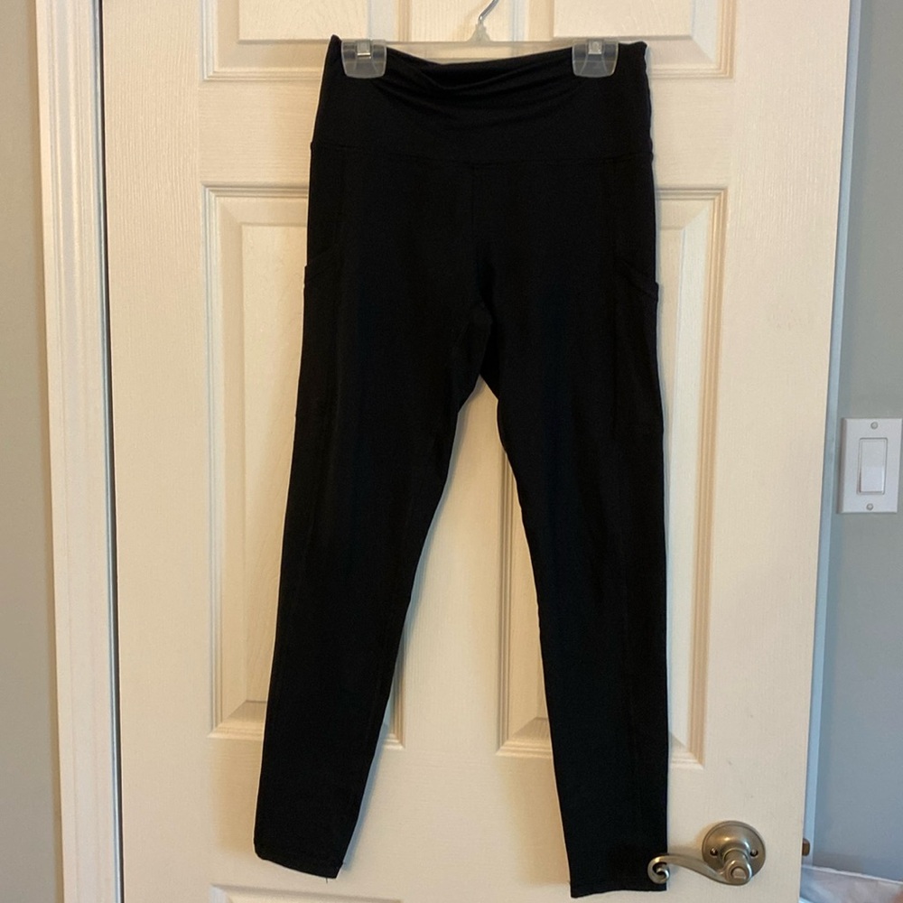 aerie black leggings, size medium, good condition